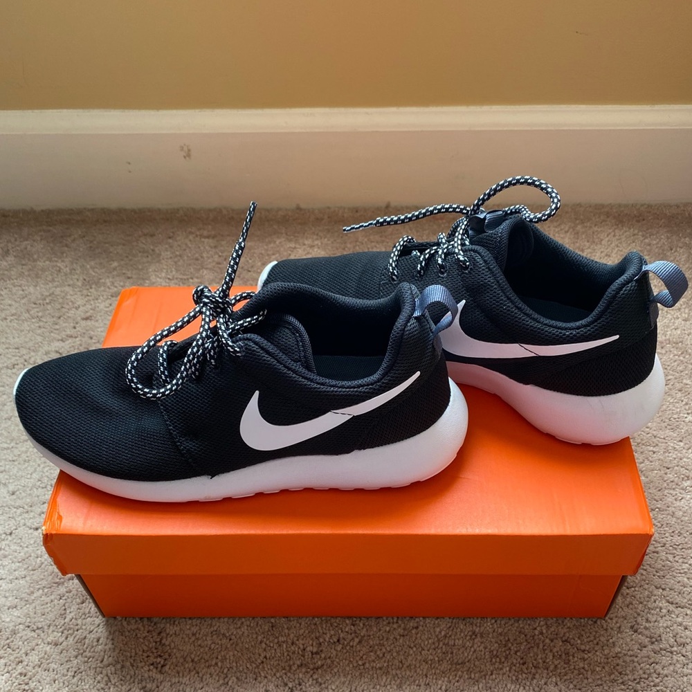 Nike Roshe Run Sneakers